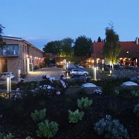 Hotel Und Restaurant Am Peenetal 4*